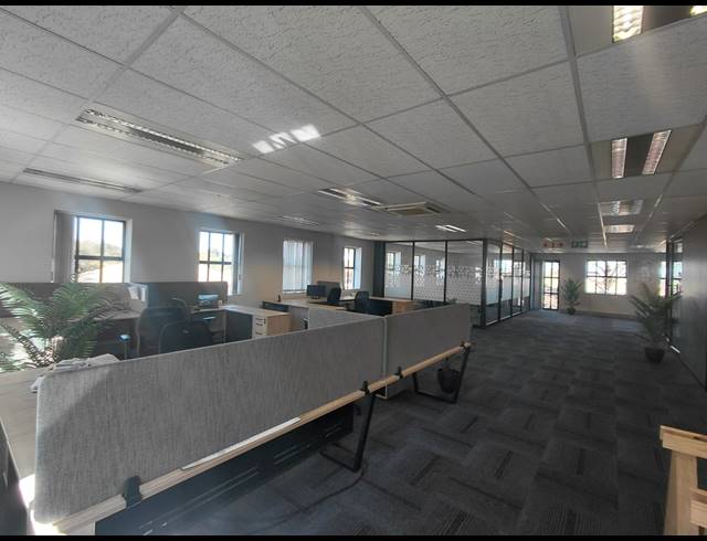 241M² OFFICE TO LET IN BRYANSTON